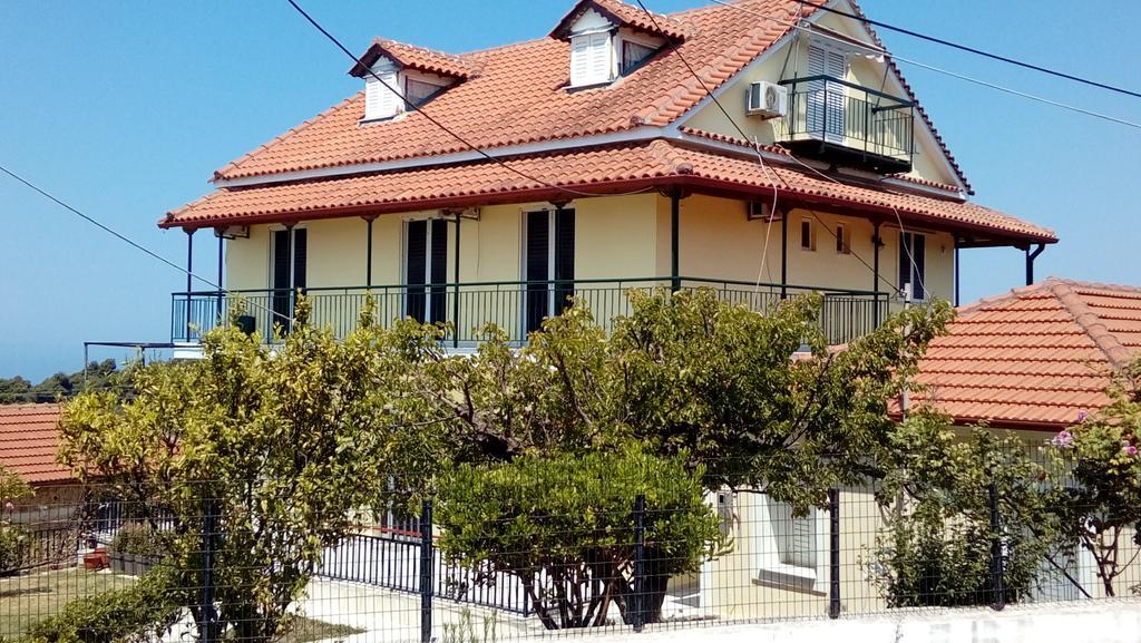 Villa Nefeli Loútsa Buitenkant foto